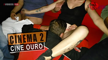 Cristina Almeida com desconhecidos no cinema no centro de são paulo, muito sexo e leitinho na boca gravado pelo corno do seu marido