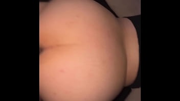 Hot Latina Mami gosta de seus peitos chupados