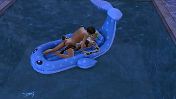 Linda garota informal abriu as pernas na piscina