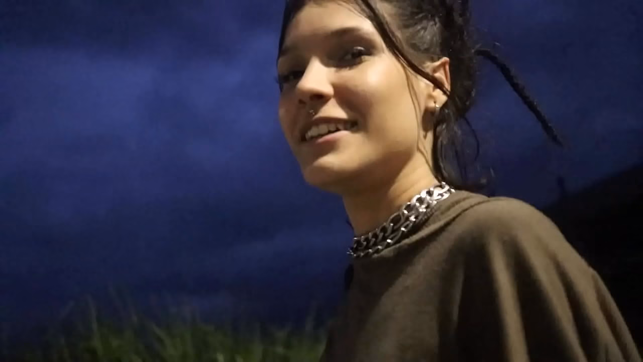 Fudendo a novinha que encontrei na parada de onibus depois do trabalho – Nick Elfie