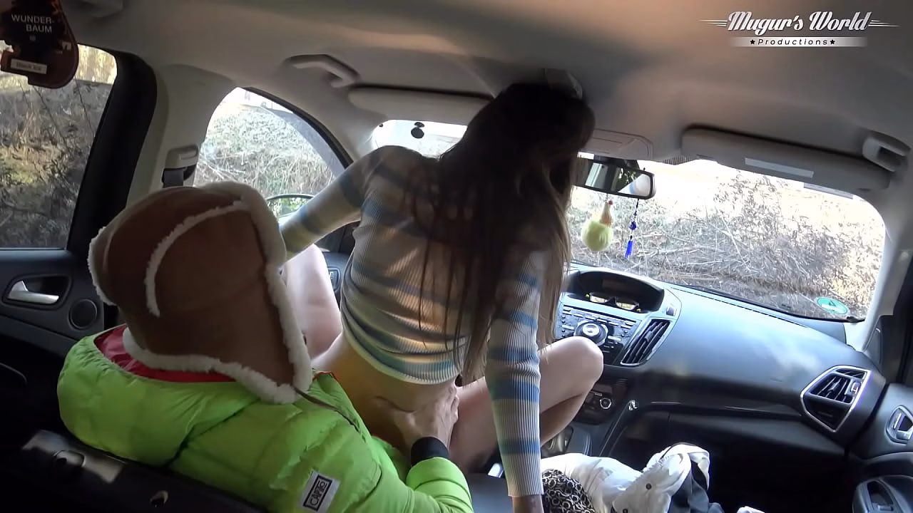 Nos Bastidores de Lili Charmelle – Uma Parada de Carro para Foder e Gozar na Boca