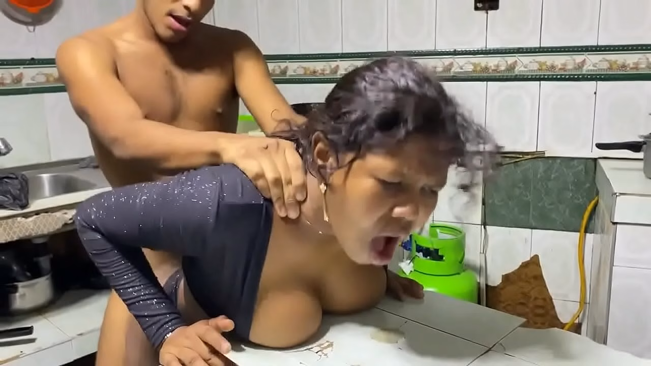 Eu fodo a buceta da minha madrasta