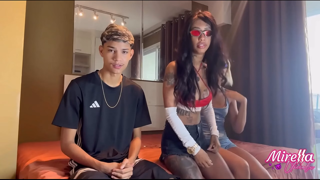 AMIGOS NOVINHOS FICAM SOZINHOS EM. CASA E PERDEM VIRGINDADE